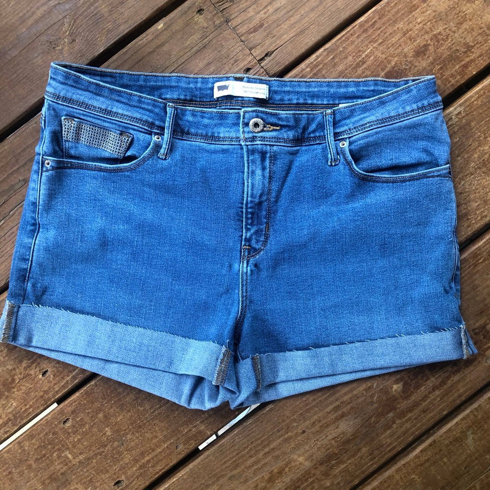 Vintage High Waist Levi’s 512 Jean Shorts 14